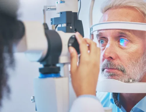 Why Do I See Halos at Night? 6 Signs It’s Time for a Cataract Screening